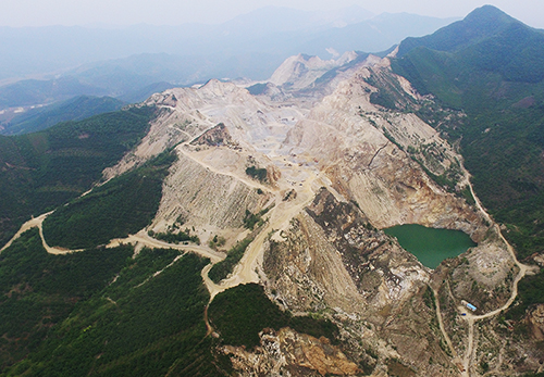 峰驰集团三岩矿山航拍影片